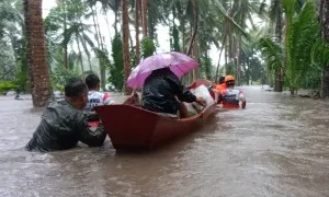 Loạt vùng ở Philippines chìm trong nước lũ do bão Trà Mi