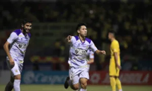 Hà Nội thoát thua Thanh Hóa ở phút bù V-League