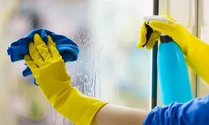 Em trai kiện chị gái vì dọn dẹp phòng suốt đêm