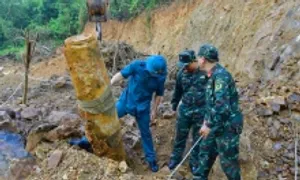 Phát hiện bom 500 kg dưới vườn nhà dân
